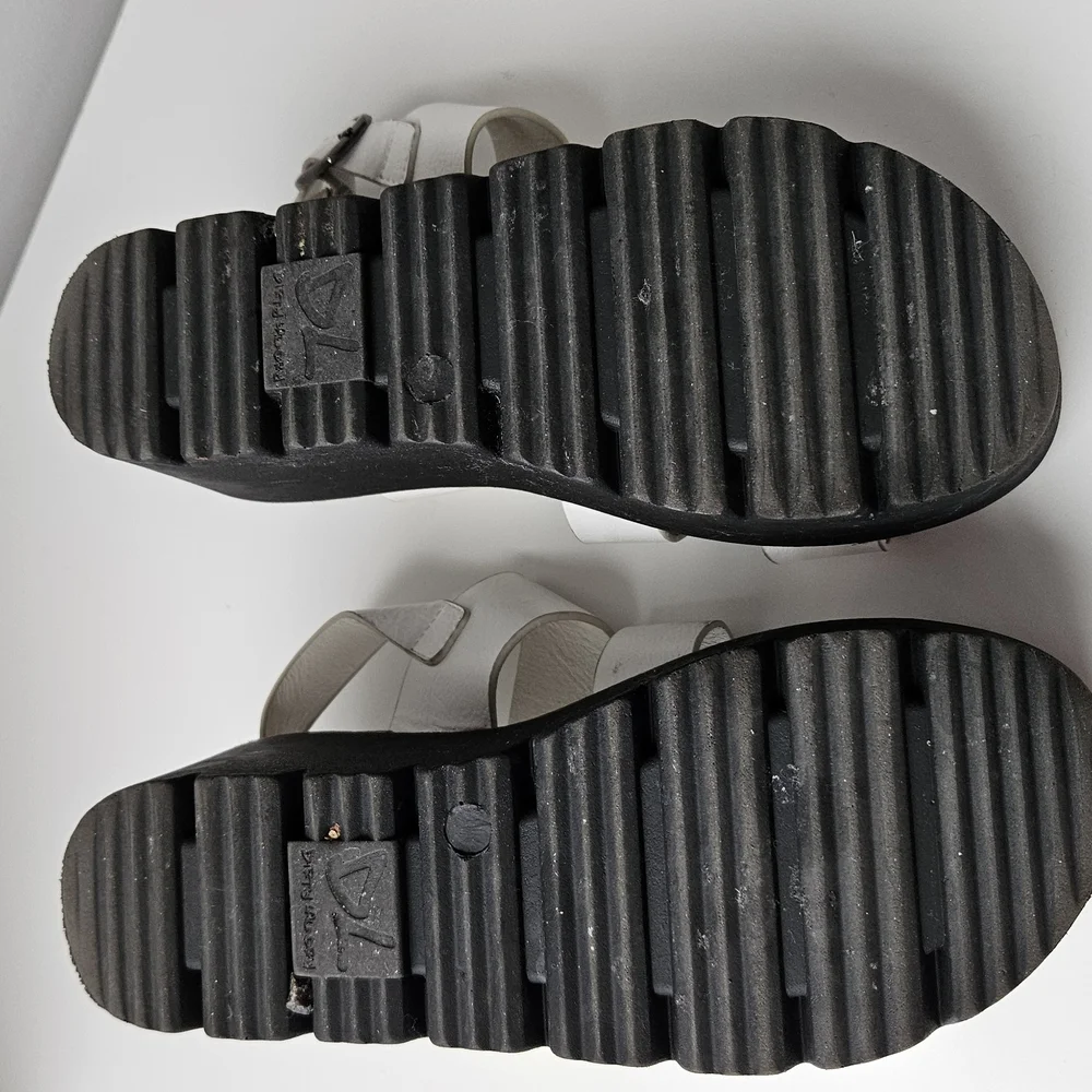 Women's White Platform Sandals - Picture 4 of 7